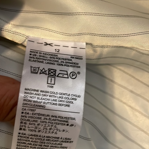 Skirt & Blazer set from Banana Republic - Picture 4 of 4